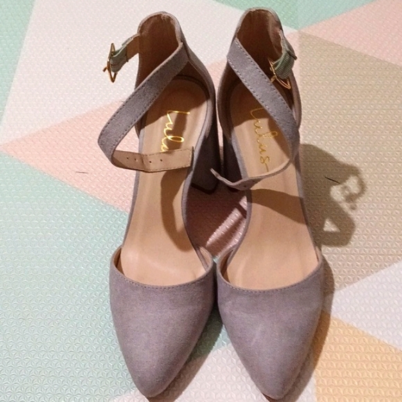 Lulus Shoes - Lulu's Grey Stileto Heel size 5.5
